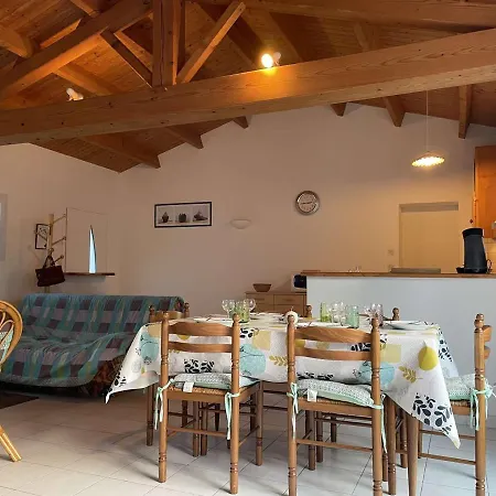 펜션 Maison Avec Jardin Clos Et Terrasse, Proche Et Commerces, 5 Couchages, - Fr-1-224b-83