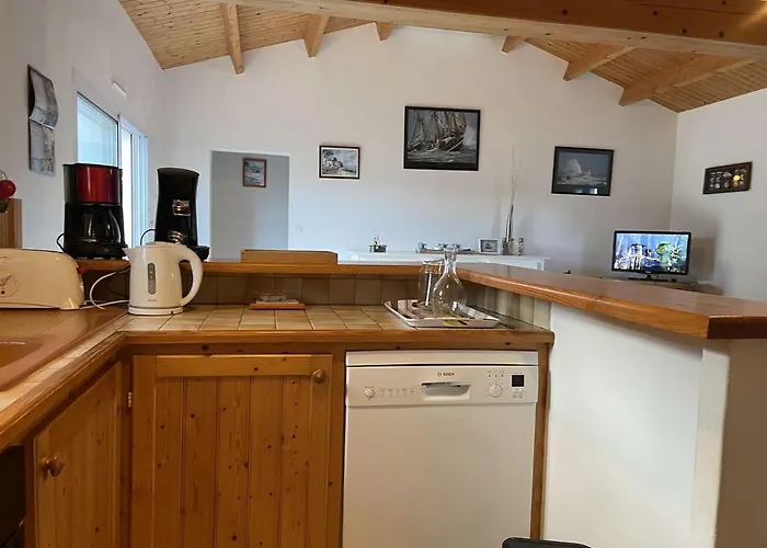 Maison Avec Jardin Clos Et Terrasse, Proche Et Commerces, 5 Couchages, - Fr-1-224b-83 Noirmoutier-en-l'Ile