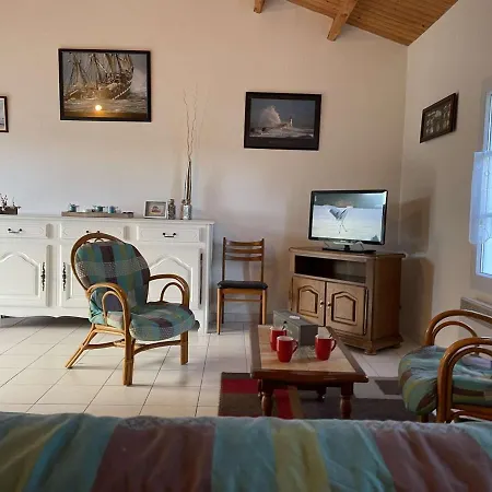 度假居 Maison Avec Jardin Clos Et Terrasse, Proche Et Commerces, 5 Couchages, - Fr-1-224b-83