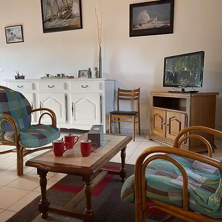 Hébergement de vacances Maison Avec Jardin Clos Et Terrasse, Proche Et Commerces, 5 Couchages, Noirmoutier-en-l'île - Fr-1-224b-83