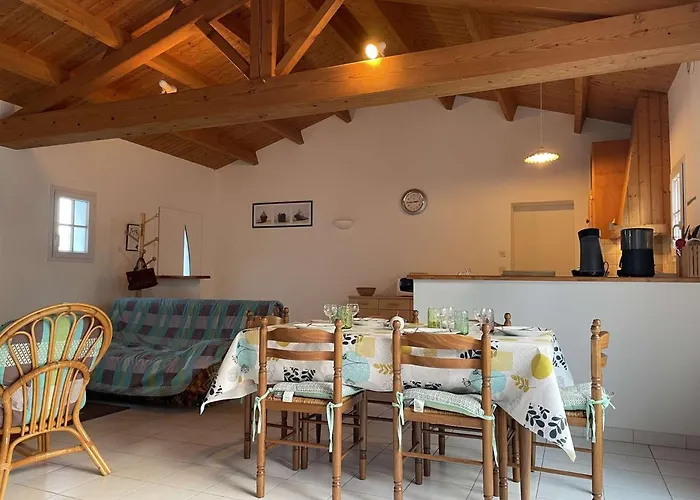 度假居 Maison Avec Jardin Clos Et Terrasse, Proche Et Commerces, 5 Couchages, - Fr-1-224b-83