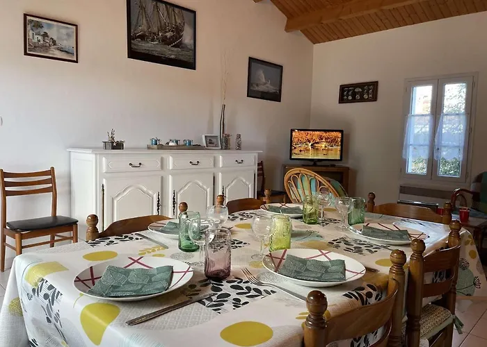 Maison Avec Jardin Clos Et Terrasse, Proche Et Commerces, 5 Couchages, - Fr-1-224b-83 * 诺亚芒提亚