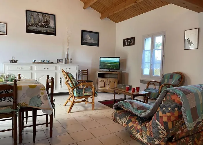 度假居 Maison Avec Jardin Clos Et Terrasse, Proche Et Commerces, 5 Couchages, - Fr-1-224b-83 诺亚芒提亚