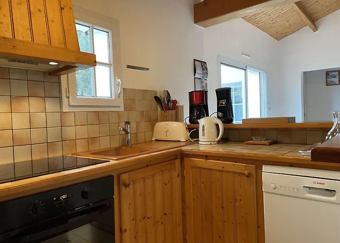 Maison Avec Jardin Clos Et Terrasse, Proche Et Commerces, 5 Couchages, - Fr-1-224b-83 度假居 诺亚芒提亚