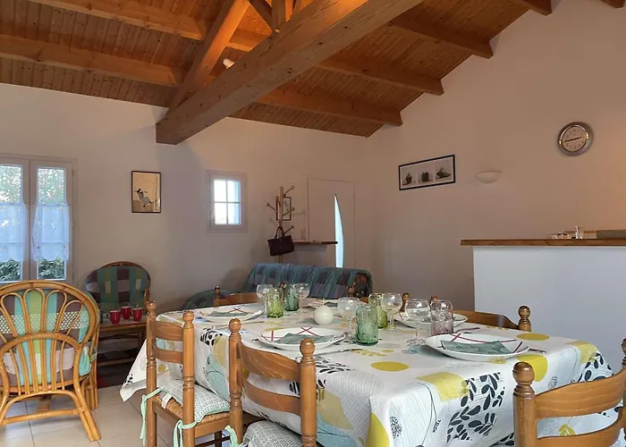 Maison Avec Jardin Clos Et Terrasse, Proche Et Commerces, 5 Couchages, - Fr-1-224b-83 * 诺亚芒提亚