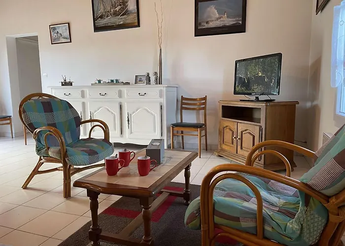 度假居 Maison Avec Jardin Clos Et Terrasse, Proche Et Commerces, 5 Couchages, - Fr-1-224b-83